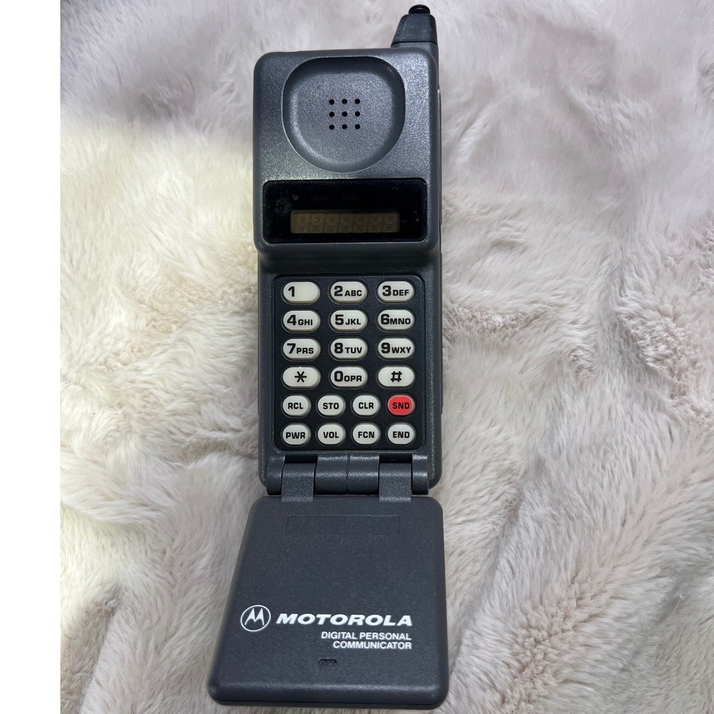 Motorola Digital Personal Communicator Flip Phone Vintage 67415B Gray Prop
